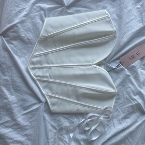 White corset v hem